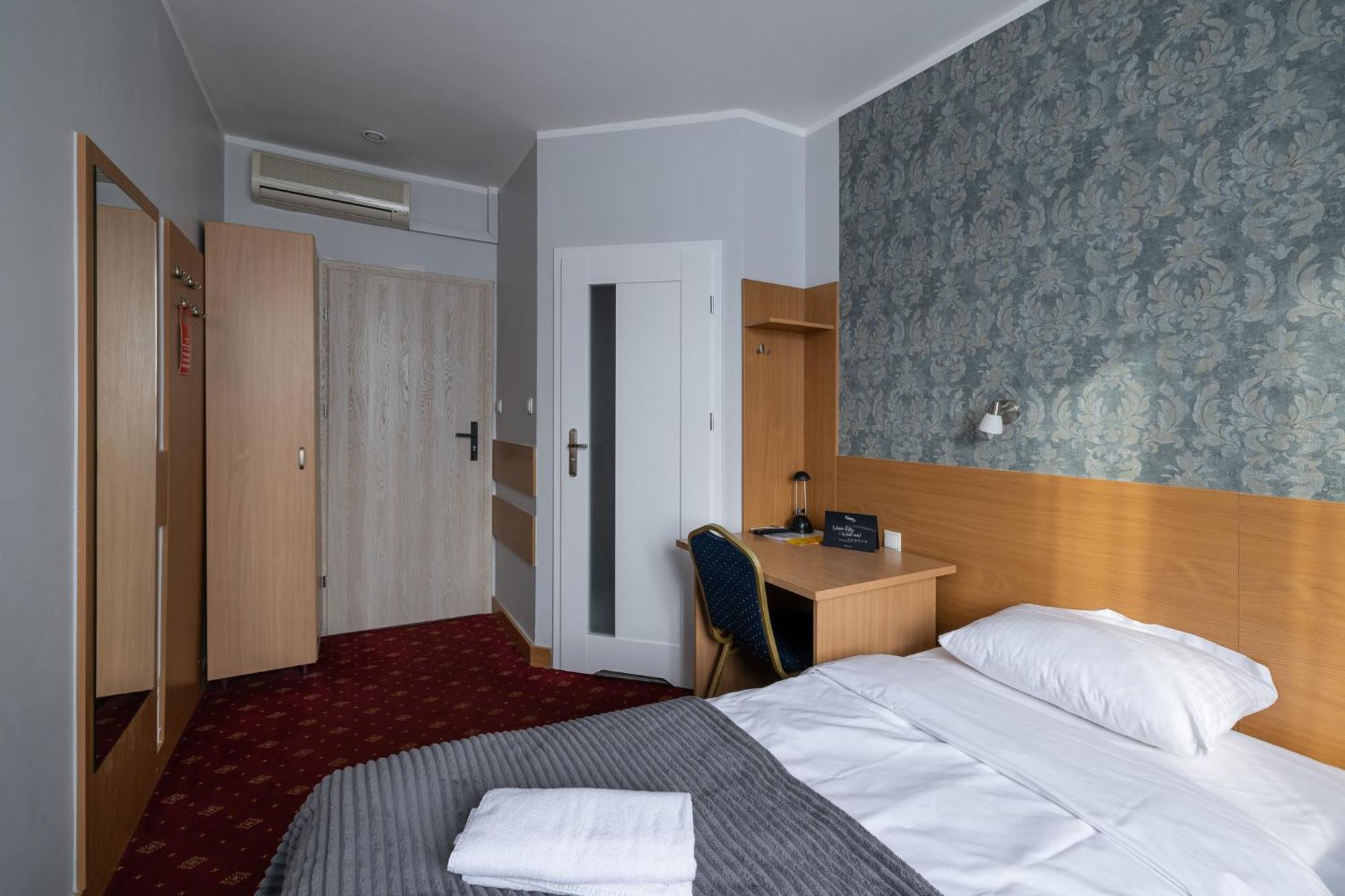 Hotel Orbita Вроцлав Екстер'єр фото